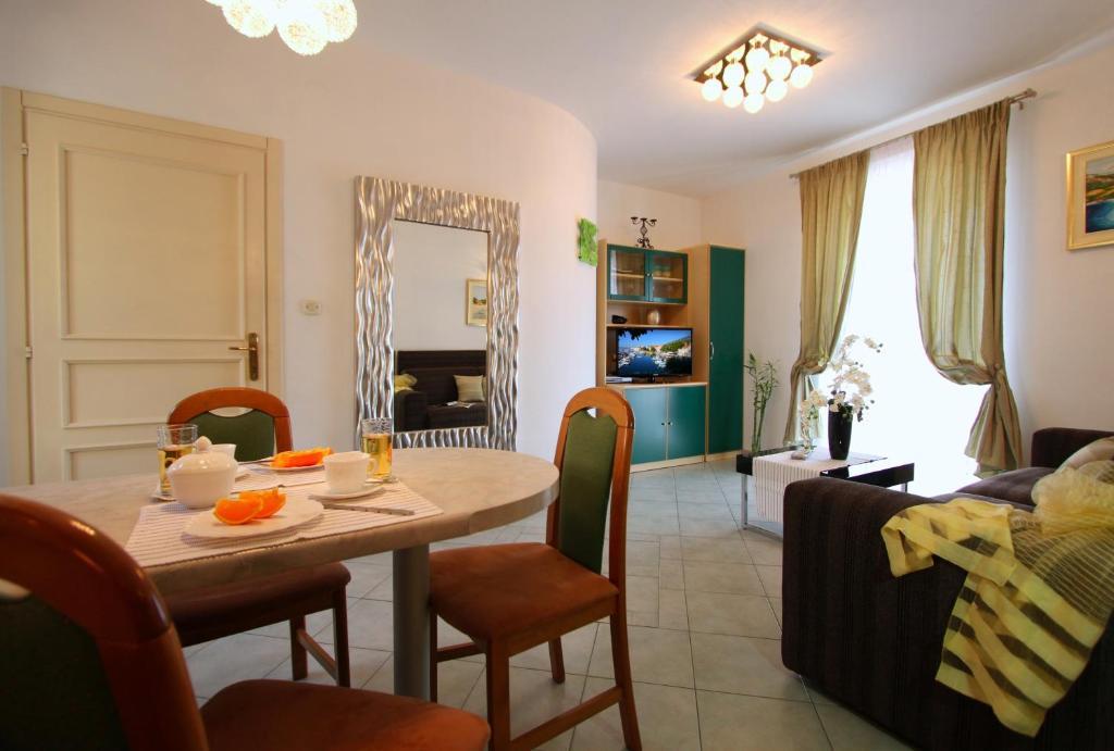 Apartments Amore Bol Room photo